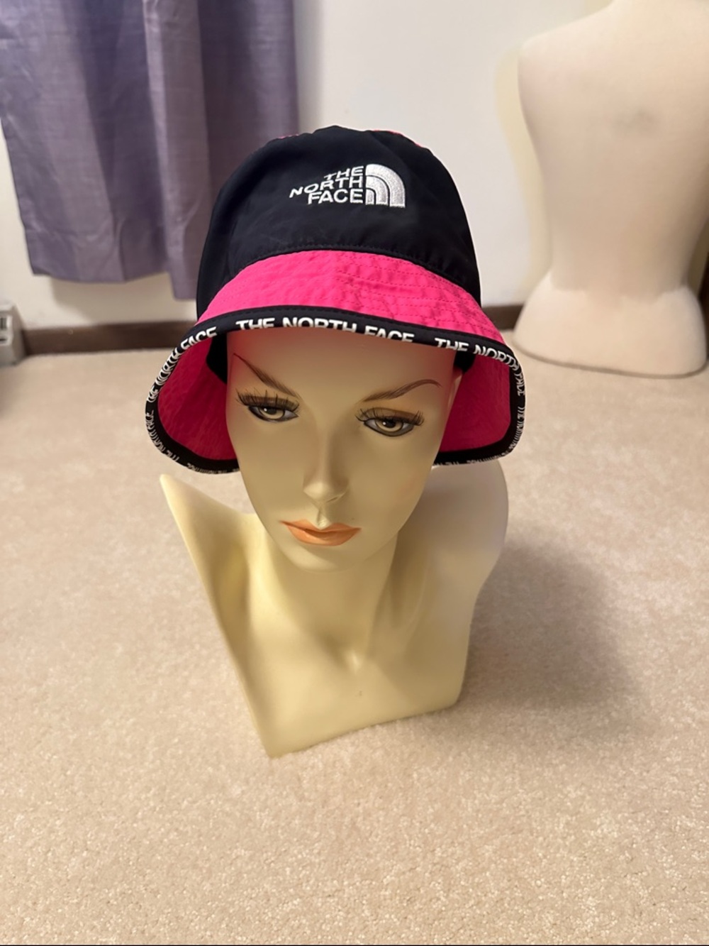The North Face Black & Hot Pink Bucket Hat size S-M
